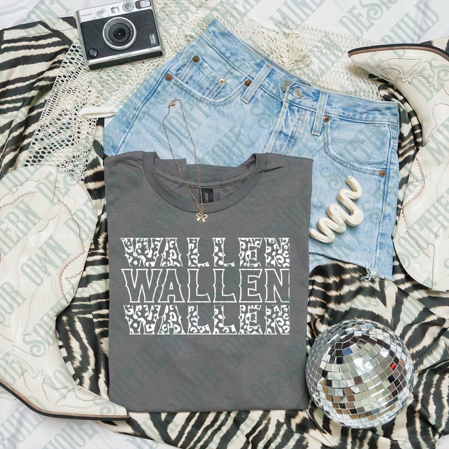 Leopard Wall-en